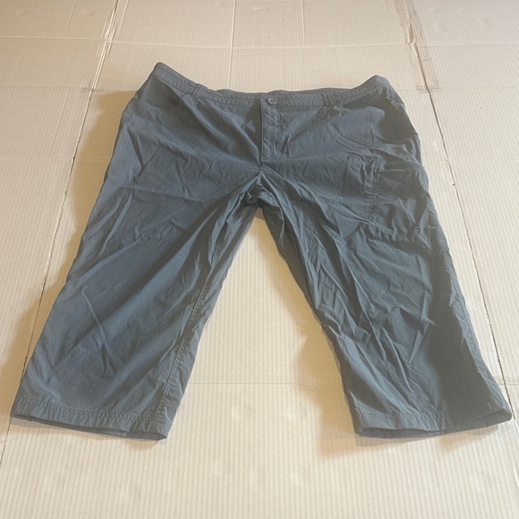 Pants - Eddie Bauer light blue capri lightweight fabric with bungee cord tabs zipper